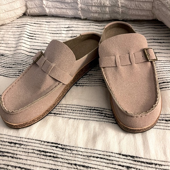 House slides - Picture 1 of 2